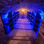 Stylová kavárna a club a klasický vinný sklep